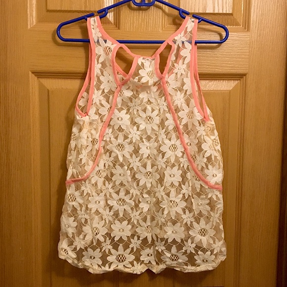 🌼3 for $20🌼 Lace Tank Top - Picture 2 of 3